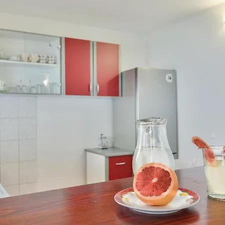 Holiday home Awesome In Osobjava With House Sea View Sreser