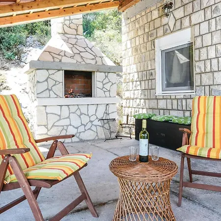 Holiday home Awesome In Osobjava With House Sea View Sreser
